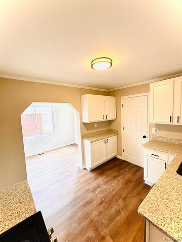 557 White Avenue, Lincoln Park, MI 48146