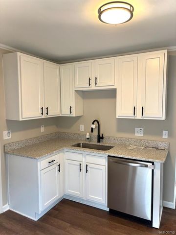 557 White Avenue, Lincoln Park, MI 48146