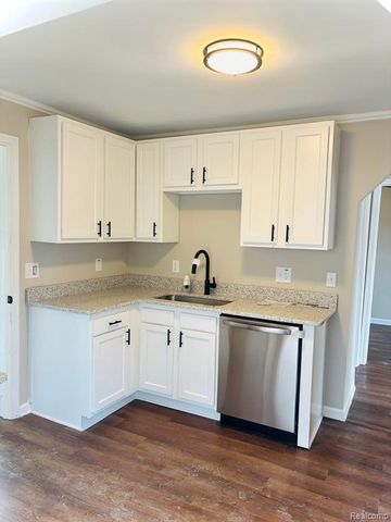 557 White Avenue, Lincoln Park, MI 48146