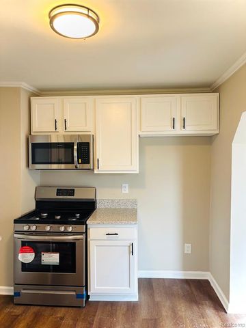 557 White Avenue, Lincoln Park, MI 48146