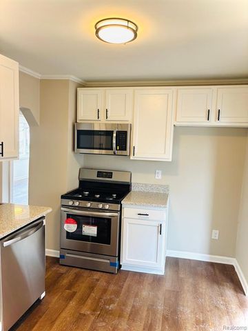 557 White Avenue, Lincoln Park, MI 48146