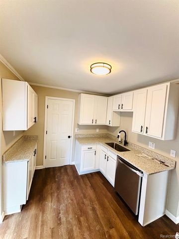 557 White Avenue, Lincoln Park, MI 48146