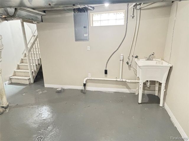 557 White Avenue, Lincoln Park, MI 48146