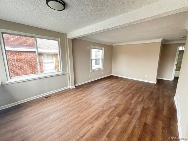 557 White Avenue, Lincoln Park, MI 48146