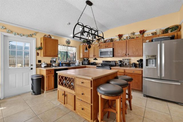 562 HASSOCKS LOOP, Lake Mary, FL 32746