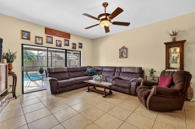 562 HASSOCKS LOOP, Lake Mary, FL 32746