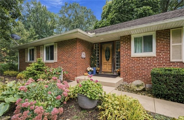 5988 Louis Drive, North Olmsted, OH 44070