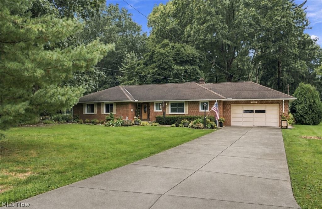 5988 Louis Drive, North Olmsted, OH 44070