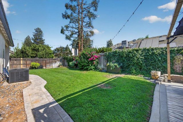 2153 E Ryan Avenue, Fresno, CA 93720