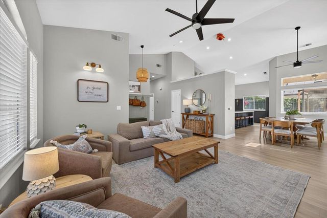 2153 E Ryan Avenue, Fresno, CA 93720