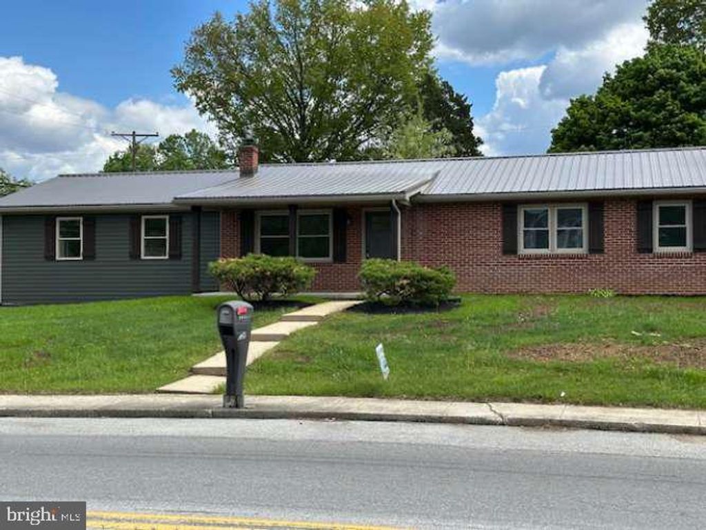 520 E ORANGE STREET, Shippensburg, PA 17257