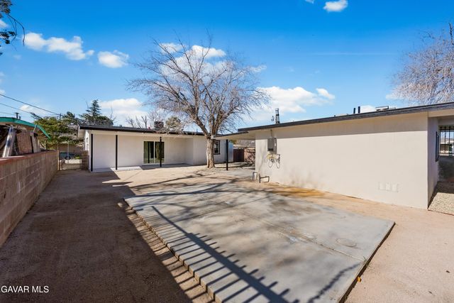 45318 Gadsden Avenue, Lancaster, CA 93534