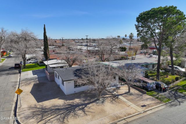 45318 Gadsden Avenue, Lancaster, CA 93534