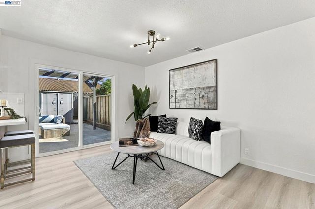 42 Southfield Ct, San Jose, CA 95138