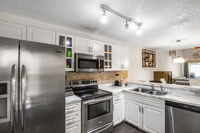 1905 MAPLEWOOD Drive, Greenacres, FL 33415