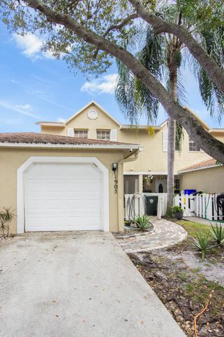 1905 MAPLEWOOD Drive, Greenacres, FL 33415