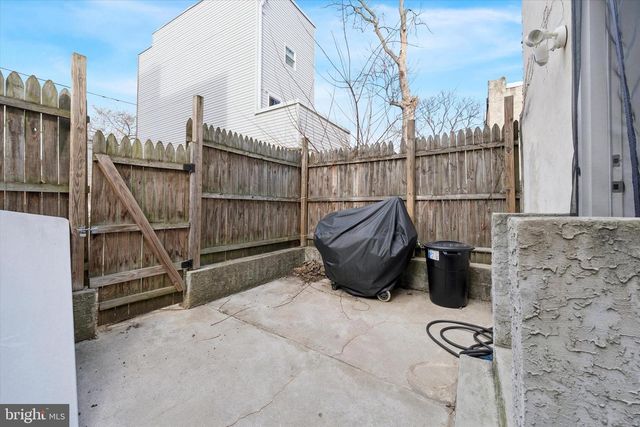 2126 N 8TH ST, Philadelphia, PA 19122