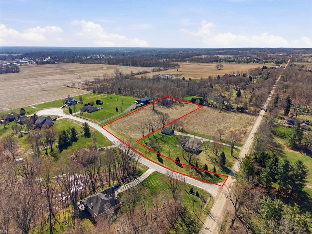 7036 Rea Vl Lane, Almont, MI 48003