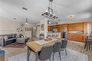 10012 NW 7th St 206, Miami, FL 33172