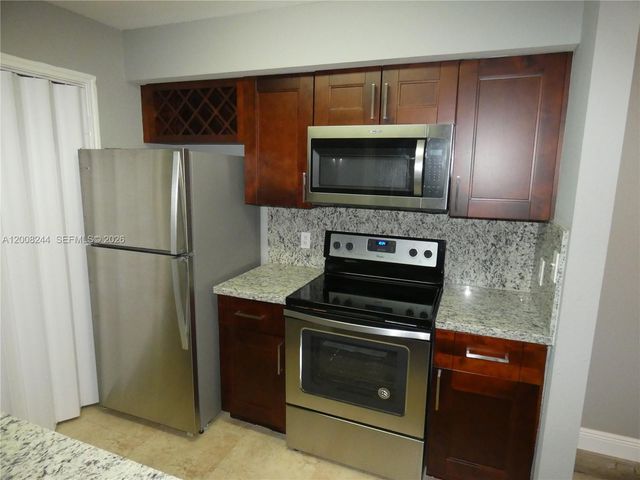 2420 NW 33rd St 1004, Oakland Park, FL 33309