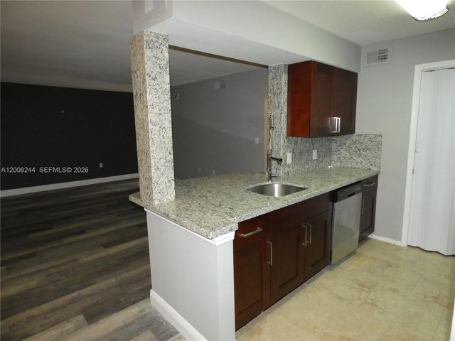 2420 NW 33rd St 1004, Oakland Park, FL 33309