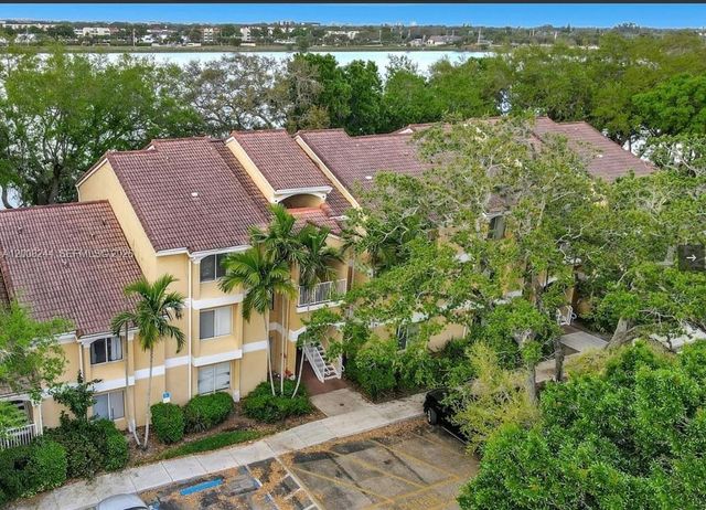 2420 NW 33rd St 1004, Oakland Park, FL 33309