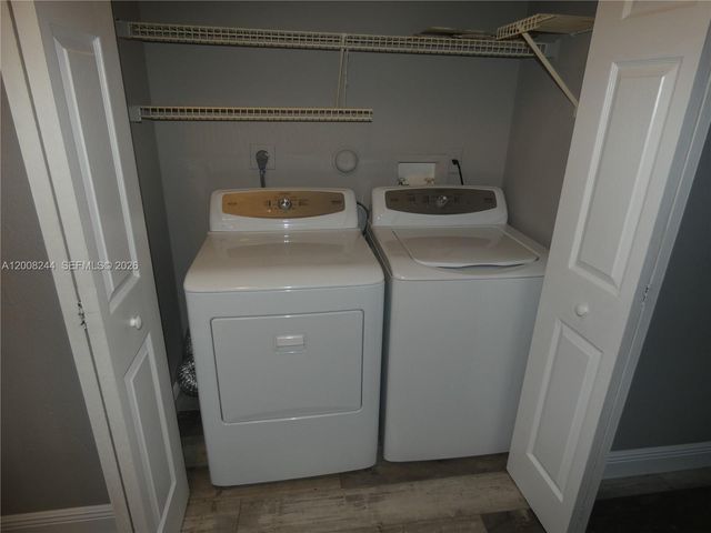 2420 NW 33rd St 1004, Oakland Park, FL 33309