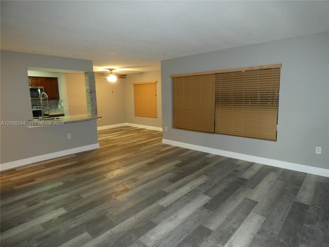 2420 NW 33rd St 1004, Oakland Park, FL 33309