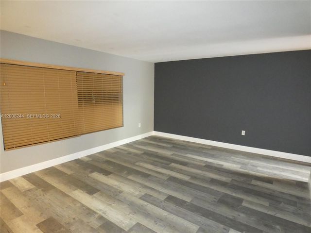 2420 NW 33rd St 1004, Oakland Park, FL 33309
