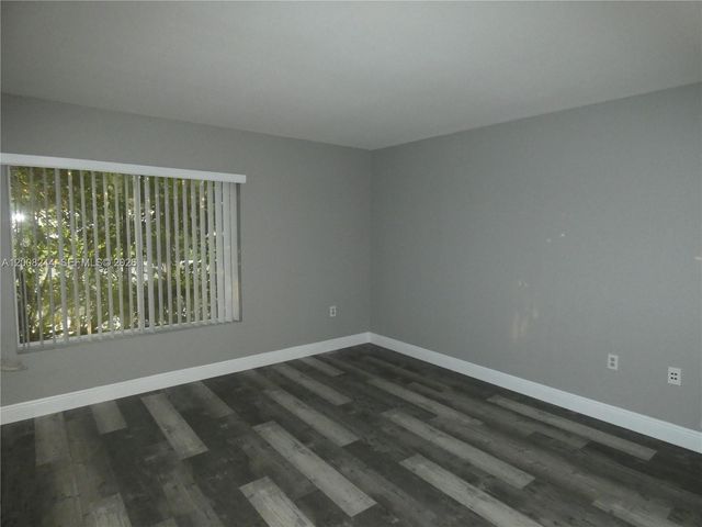 2420 NW 33rd St 1004, Oakland Park, FL 33309