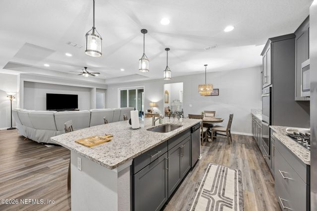 692 SYCAMORE Way, Orange Park, FL 32073