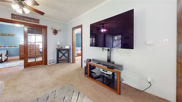 4045 11th Place, Des Moines, IA 50313