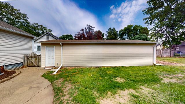 4045 11th Place, Des Moines, IA 50313