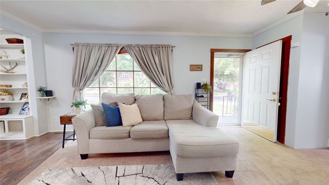 4045 11th Place, Des Moines, IA 50313