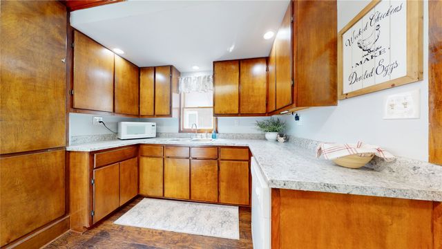 4045 11th Place, Des Moines, IA 50313