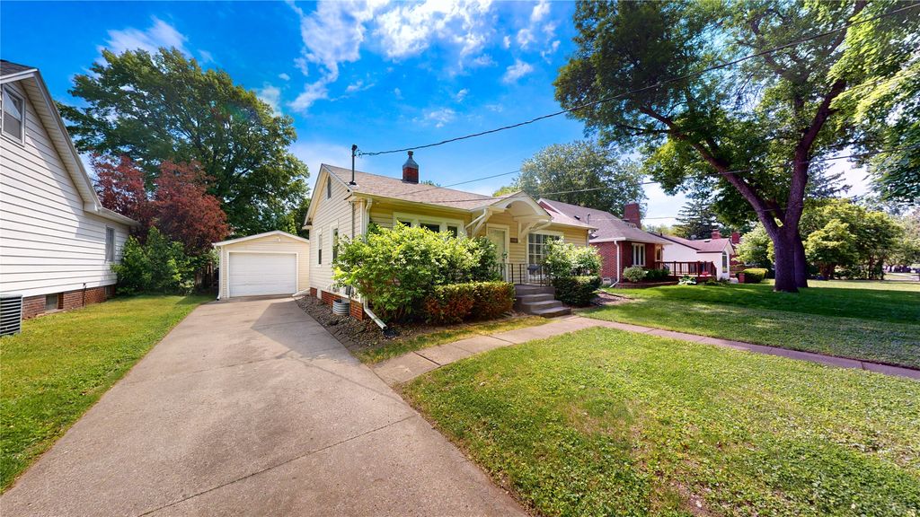 4045 11th Place, Des Moines, IA 50313