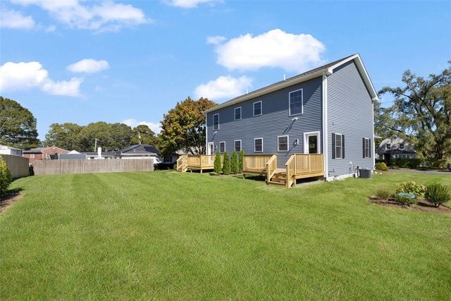 71 Pinehurst Avenue, Warwick, RI 02889