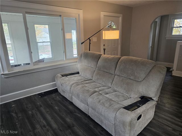 568 Stanton Avenue, Akron, OH 44301