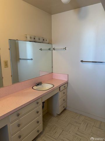 2155 32nd Avenue, San Francisco, CA 94116