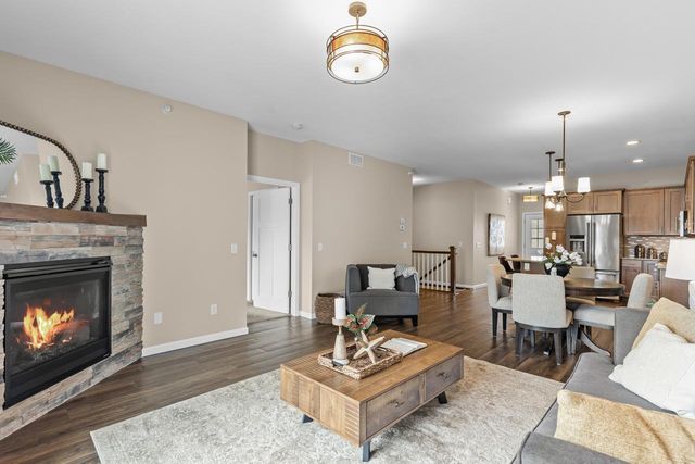 4131 Blakewood Drive, Shakopee, MN 55379