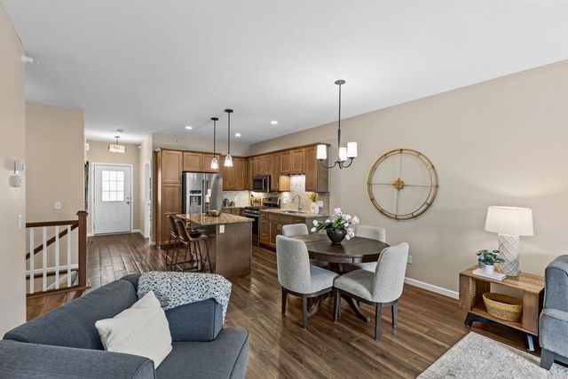 4131 Blakewood Drive, Shakopee, MN 55379