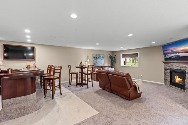 4131 Blakewood Drive, Shakopee, MN 55379