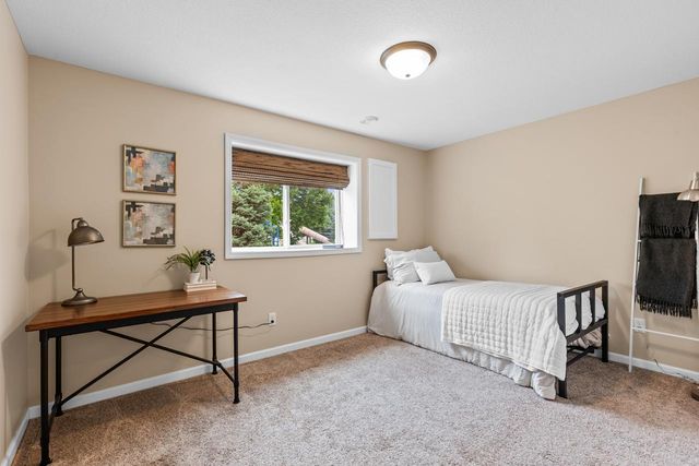 4131 Blakewood Drive, Shakopee, MN 55379