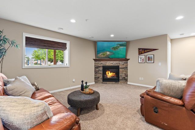 4131 Blakewood Drive, Shakopee, MN 55379