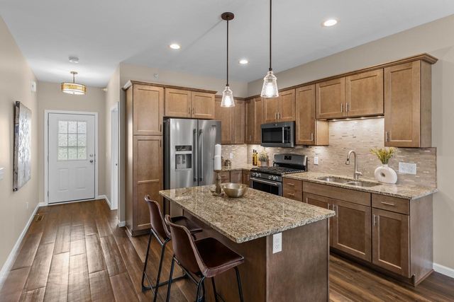 4131 Blakewood Drive, Shakopee, MN 55379