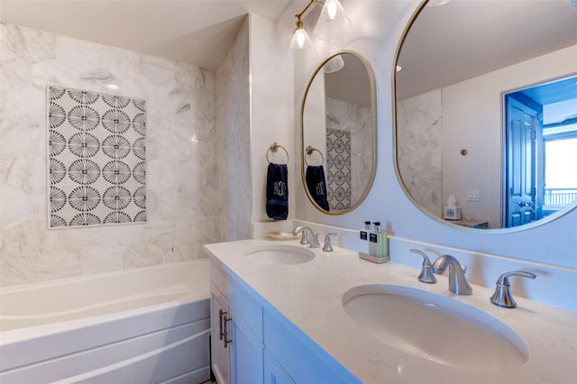 801 E Beach Drive BC1910, Galveston, TX 77550