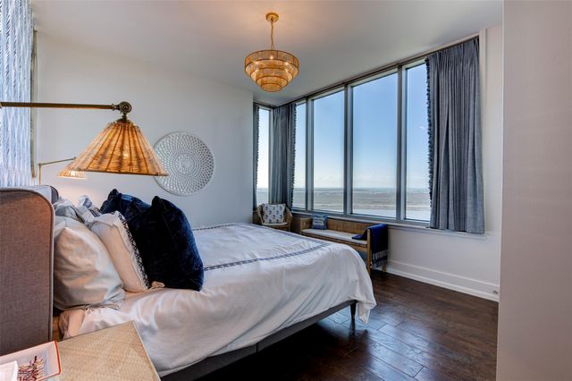 801 E Beach Drive BC1910, Galveston, TX 77550