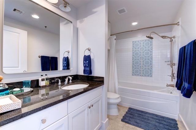 801 E Beach Drive BC1910, Galveston, TX 77550