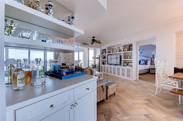 801 E Beach Drive BC1910, Galveston, TX 77550