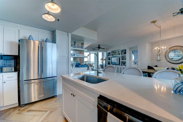 801 E Beach Drive BC1910, Galveston, TX 77550